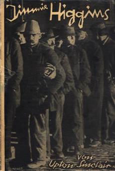 Ein Bild, das Text, Kleidung, Mann, Buch enth�lt.

KI-generierte Inhalte k�nnen fehlerhaft sein.